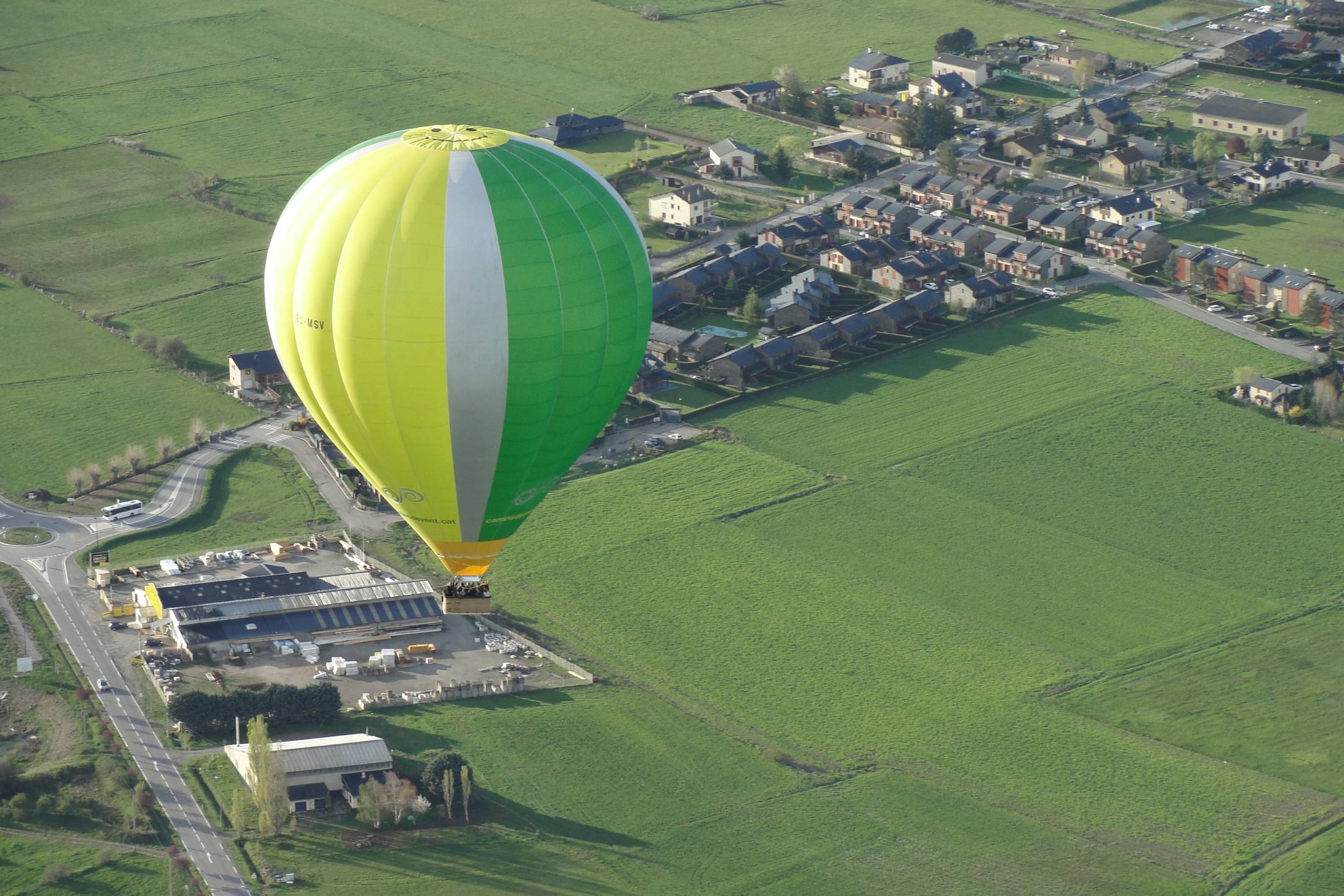 Can You Fly in a Hot Air Balloon with Vertigo or a Fear of Heights?